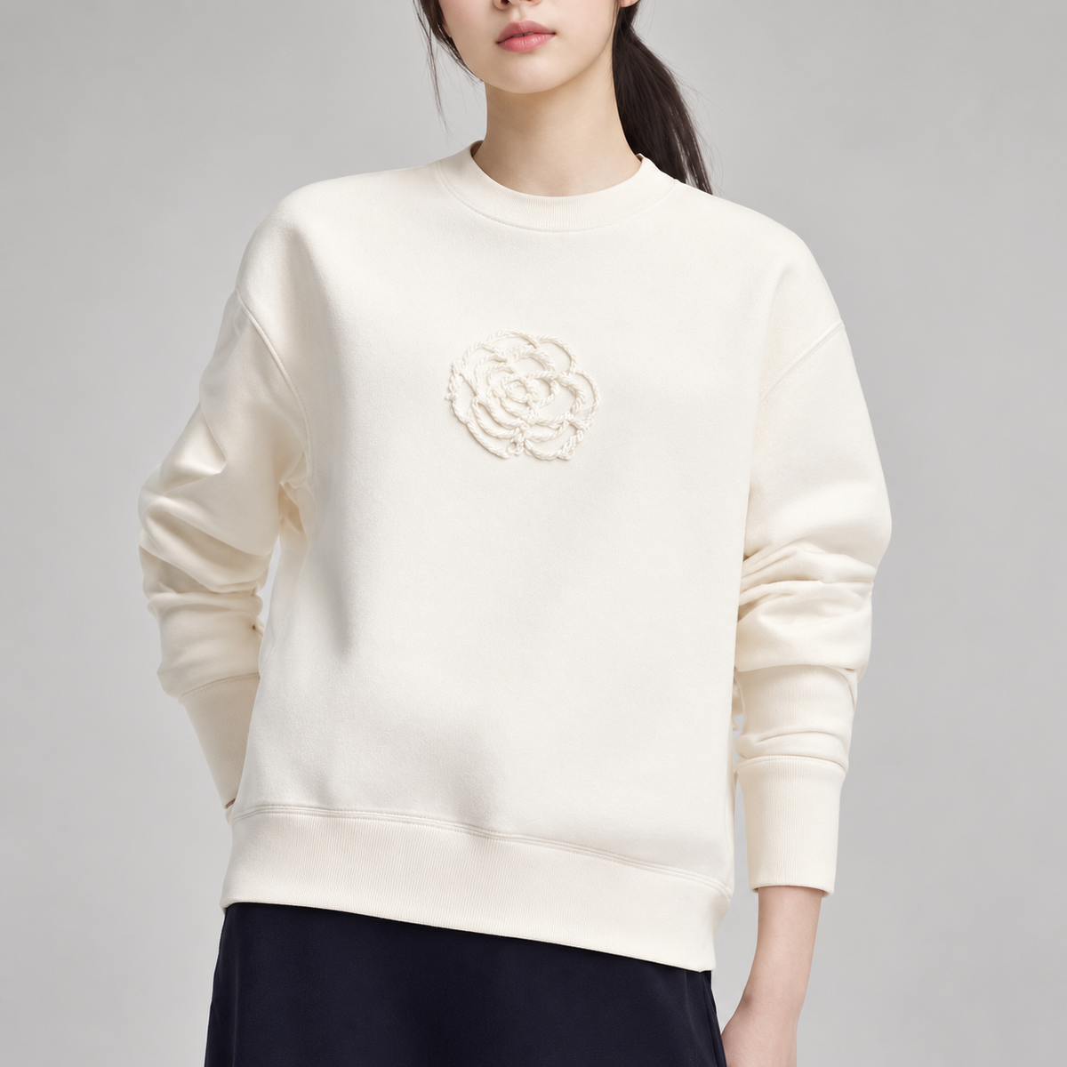 Elodie Women’s Floral Appliqué Crewneck Sweatshirt