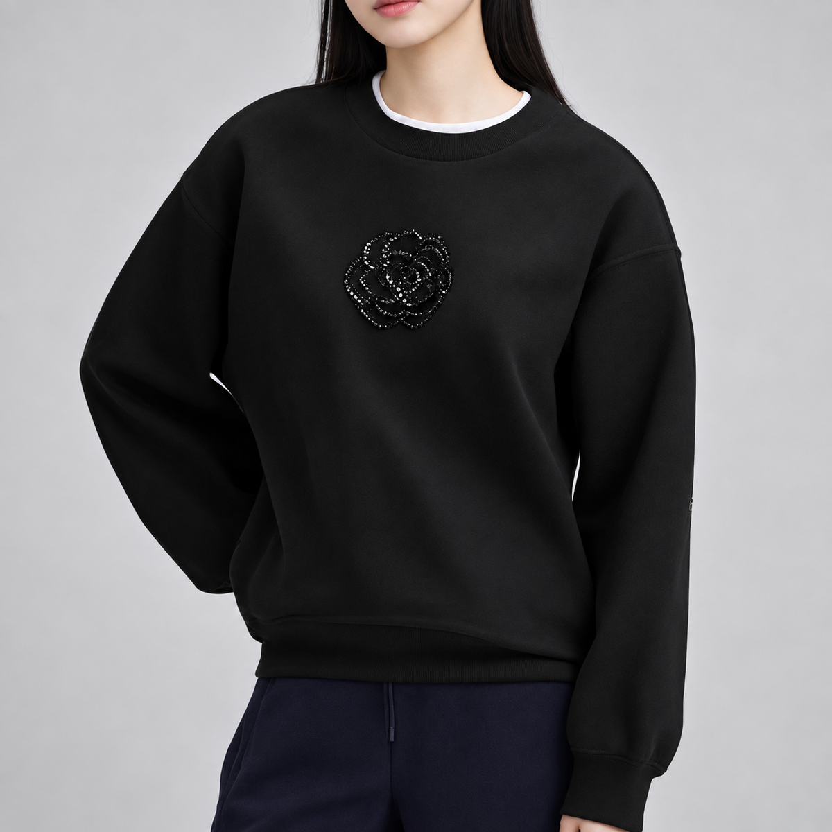 Elodie Women’s Floral Appliqué Crewneck Sweatshirt