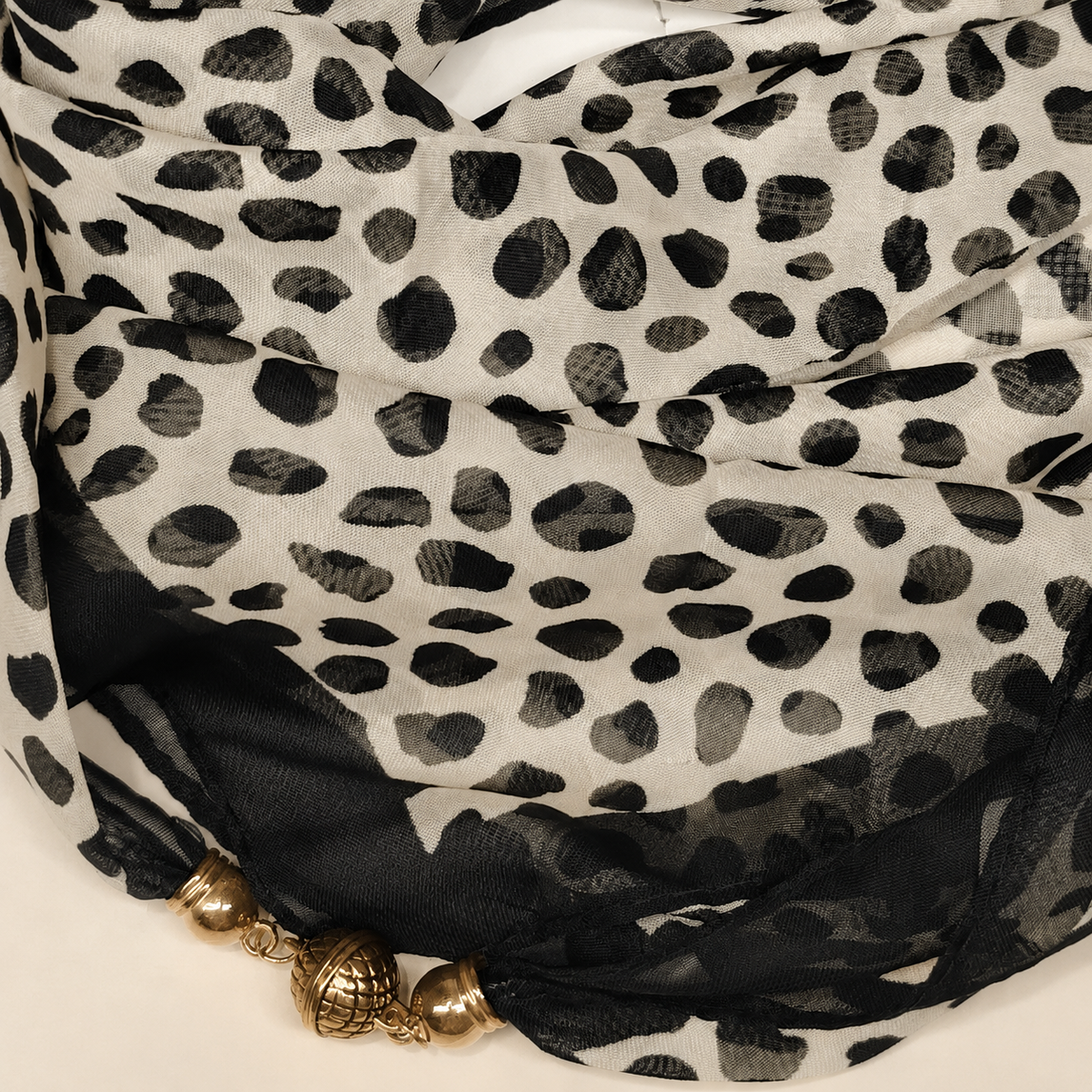 Sabrina Leopard Print Magnetic Buckle Neck Scarf